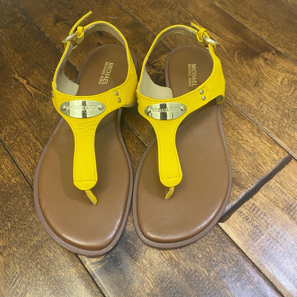 COPY - Michael Kors MK Plate Thong Sandals Golden Yellow Leather